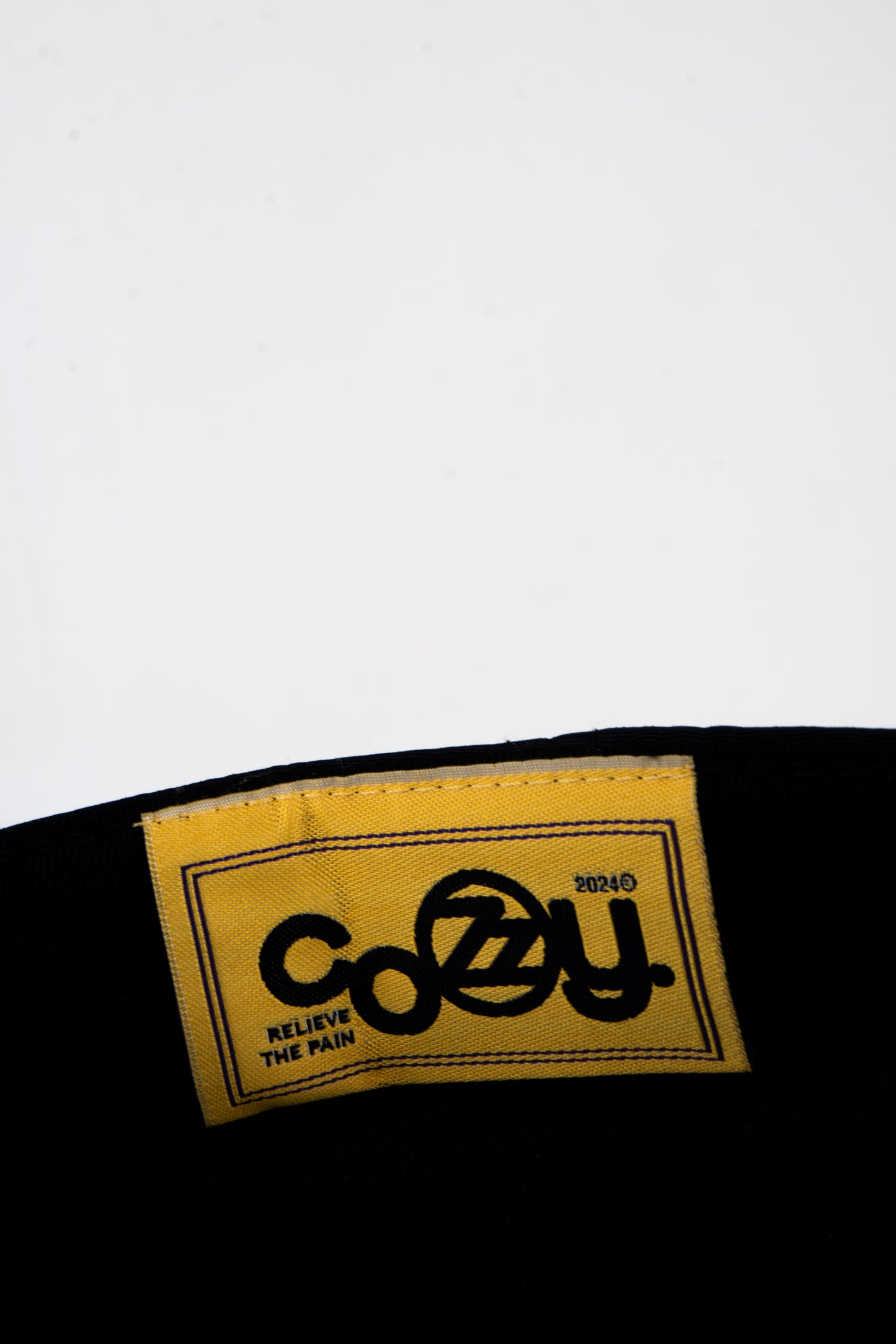 COZZY 6-PANEL BLACK CAP
