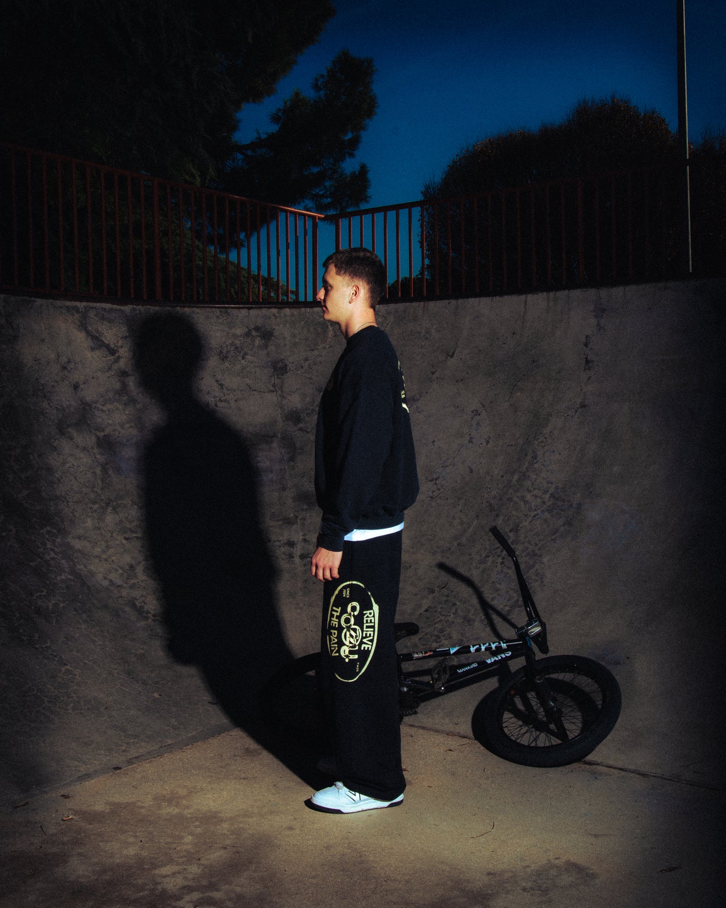 STAMP VINTAGE BLACK CREWNECK